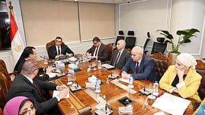 وزير الإسكان يتابع موقف مبادرتي  «بيتك في مصر»  و«بيت الوطن»  للمصريين بالخارج