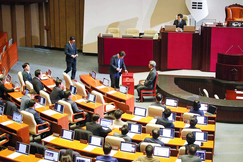 البرلمان الكوري الجنوبي يعزل رئيس البلاد بالوكالة 2 1735322463 335 البرلمان الكوري الجنوبي يعزل رئيس البلاد بالوكالة