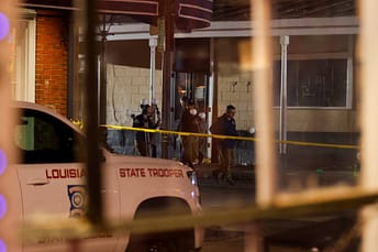 مهاجم نيو أورليانز يقتل 15 شخصاً... ويصيب العشرات في هجوم استلهمه من «داعش» 6 1735818316 695 مهاجم نيو أورليانز يقتل 15 شخصاً ويصيب العشرات في هجوم