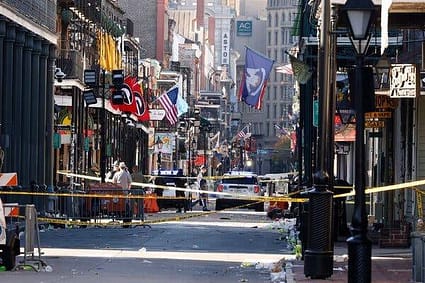 مهاجم نيو أورليانز يقتل 15 شخصاً... ويصيب العشرات في هجوم استلهمه من «داعش» 1 مهاجم نيو أورليانز يقتل 15 شخصاً ويصيب العشرات في هجوم