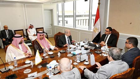 وزير الإسكان يبحث مع وفد من وزارتي «الاستثمار» و«البلديات والإسكان» السعودية مجالات التعاون المشترك