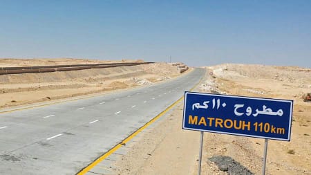 «الإسكان»: افتتاح وتشغيل القطاع الرابع من  إزدواج طريق سيوة / مطروح بطول 50 كم