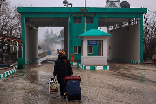 إيران أكبر كذبة انطلت علينا ومشروعها دمّر سوريا 4 1735407567 102 إيران أكبر كذبة انطلت علينا ومشروعها دمّر سوريا