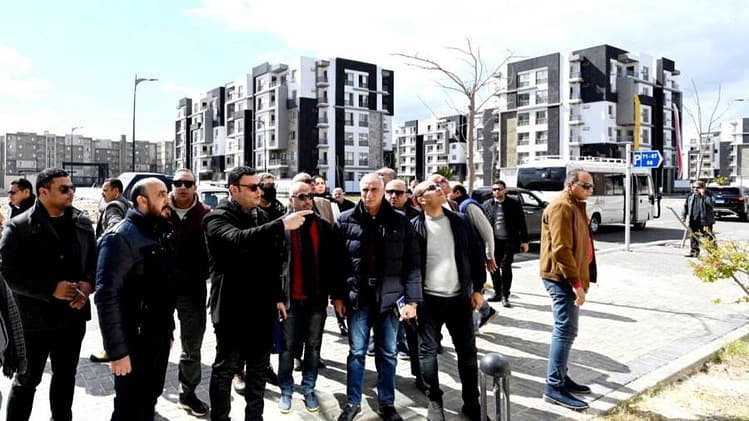 وزير الإسكان يتفقد مشروعي الفيلات وجنة وطريق 27 بمدينة المنصورة الجديدة 81291