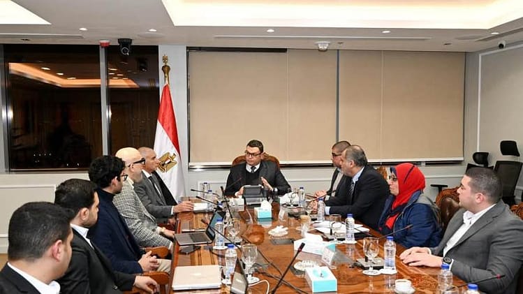«الشربينى» يستعرض مع مسئولي «منصة مصر العقارية»  فرص التعاون