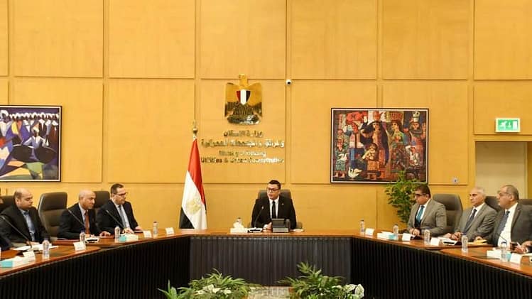 «الشربينى» خلال لقائه بمجموعة من المطورين: وزارة الإسكان تمتلك رؤية لتنمية إقليم الساحل الشمالي الغربي