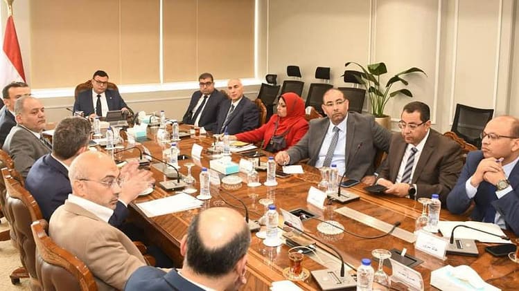 وزير الإسكان يُتابع مع مسئولي الشركة السعودية المصرية للتعمير معدلات تسويق  مشروعات هيئة المجتمعات العمرانية