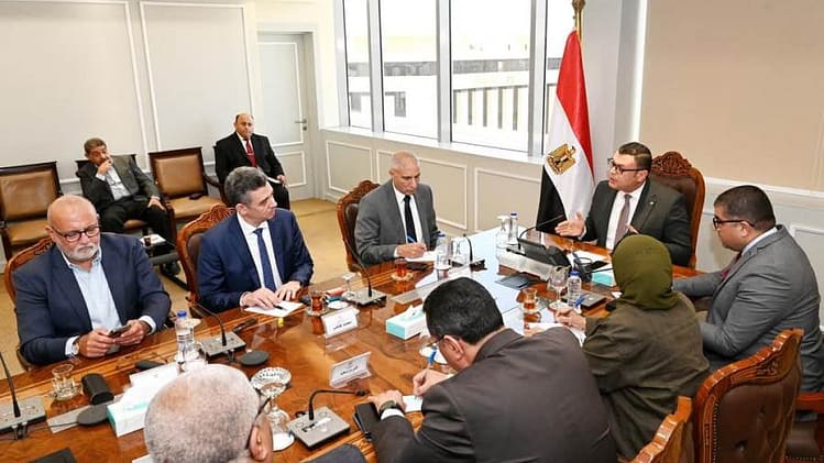 وزير الإسكان يُتابع معدلات تسويق مشروعات «صواري وأرابيسك» مع مسئولي الشركة السعودية المصرية للتعمير