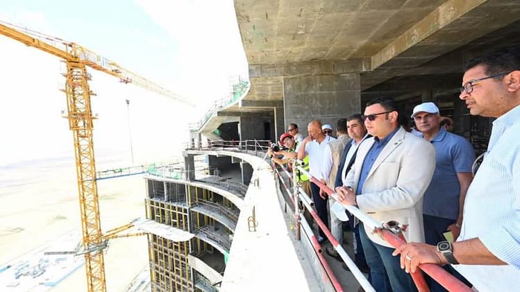 وزير الإسكان يتفقد مشروع أبراج الداون تاون بالعلمين الجديدة 82581 Xp3lB2
