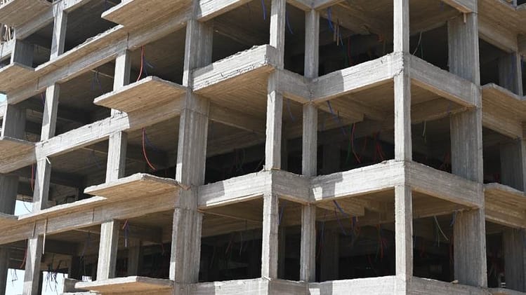 رئيس جهاز العاشر  يتفقد مشروع “ديارنا” للإسكان المتوسط بالمجاورة 52