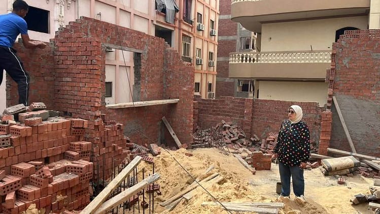 حى غرب المنصورة يواصل حملاته لإزالة مخالفات البناء 83890 KmKnfc