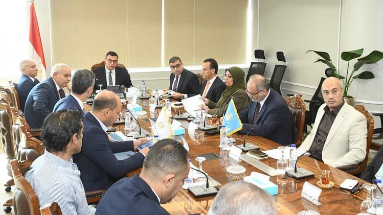 وزير الإسكان يتابع خطط التسويق والتسليم لمشروعات المدن الجديدة ويبحث فرص استثمارية جديدة 83947