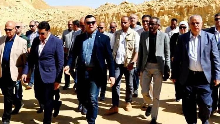 وزير الإسكان يتفقد مشروع سكن مصر بالقاهرة الجديدة ويشدد على الانتهاء فى التوقيتات المحددة