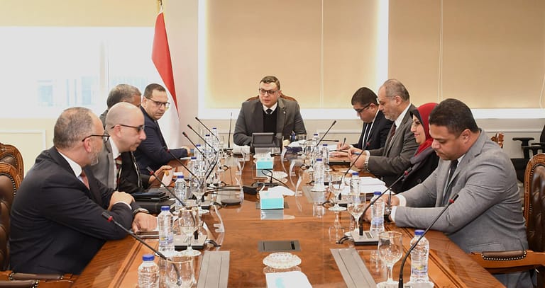 وزير الإسكان يلتقى ممثلي مجموعة الحكير القابضة لاستعراض الفرص الاستثماريه بالمدن الجديدة