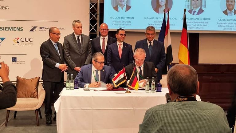 توقيع عقد«مستوى الخدمة»  لإدارة وتشغيل وصيانة مرفق المياه والصرف الصحي بالعاصمة الإدارية