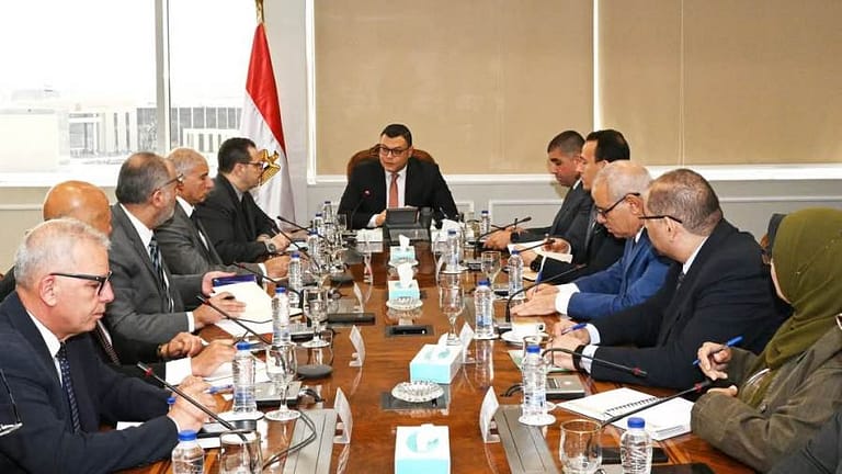 «الشربينى» يوجه هيئة المجتمعات العمرانية متابعة موقف تسليم الوحدات السكنية للحاجزين
