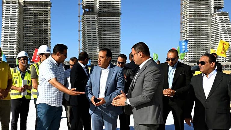«مدبولي» يتفقد مشروعات «أبراج الداون تاون» و«داون تاون لاجون» بالعلمين الجديدة