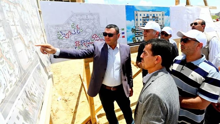 خلال جولته بمدينة برج العرب الجديدة .. وزير الإسكان يتفقد وحدات «سكن لكل المصريين»  ويوجه بالإسراع في التنفيذ