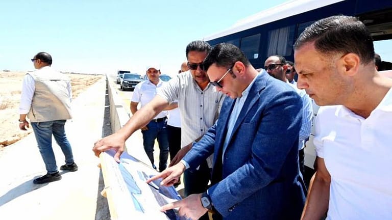 «الشربينى» يتفقد مشروعات المرحلة العاجلة للأراضي البديلة بمنطقة «شمس الحكمة» 83600 NHg0RO