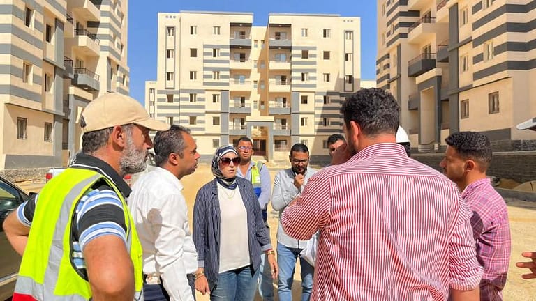 وزير الإسكان يتابع المشروعات الخدمية والبنية الأساسية بالمرحلة العاجلة بمدينة السويس الجديدة 83887 uKWajd