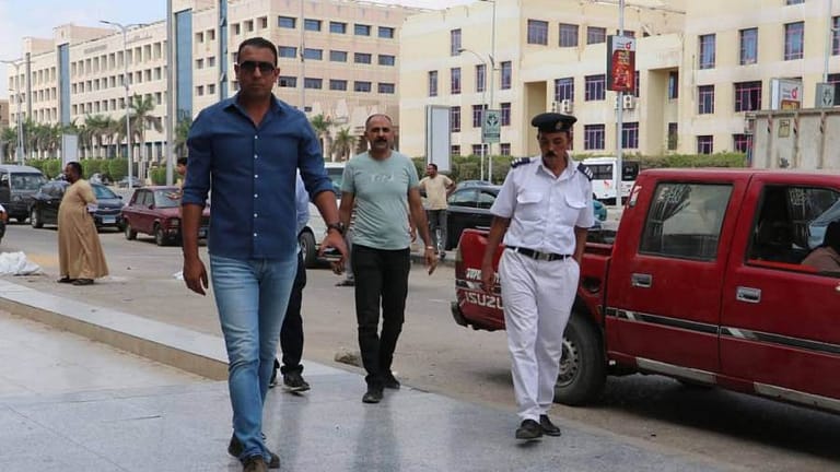 لليوم الثالث على التوالي.. حملة موسعة لتنفيذ قرارات غلق وتشميع لمحال مخالفة بمدينة 6 أكتوبر 83965 JymX7o