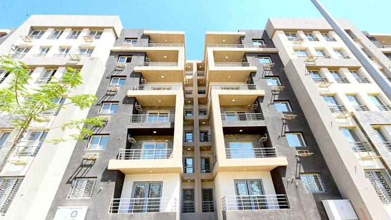 وزير الإسكان يتفقد سير العمل بالمشروع السكني “جنة 4” بمدينة الشيخ زايد