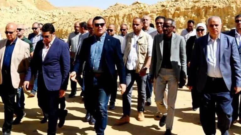 وزير الإسكان يتفقد مشروع سكن مصر بالقاهرة الجديدة ويشدد على الانتهاء فى التوقيتات المحددة