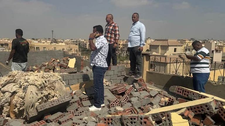 إزالة فورية لأعمال بناء مخالفة بحي الياسمين بالتجمع الأول بالقاهرة الجديدة «صور»