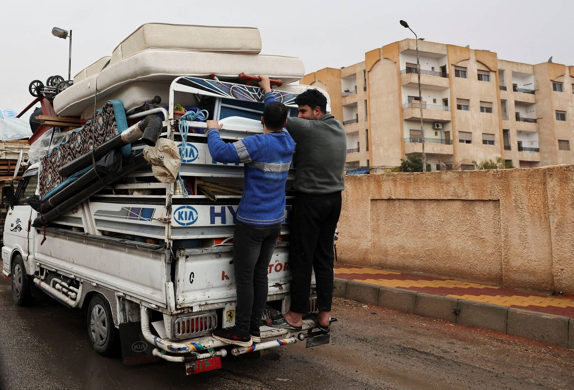 مقاتلو المعارضة السورية يستولون على مساكن ضباط الأسد